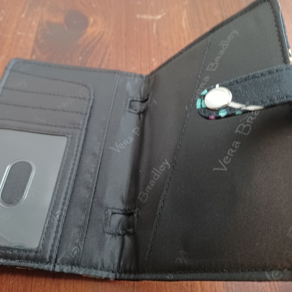 Vera Bradley Travel Wallet in Bandana Swirl NWT - Picture 3 of 3